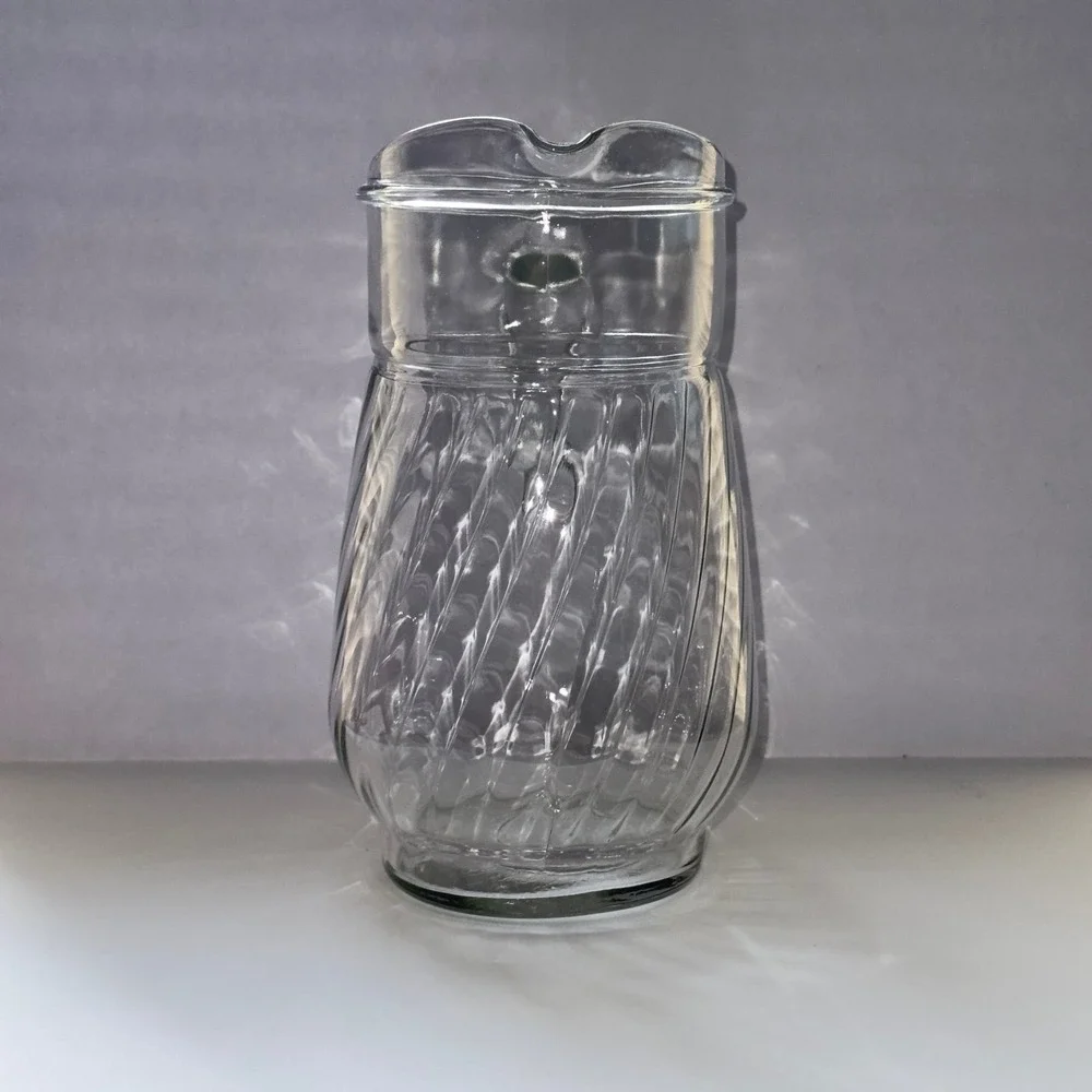 Vintage Swirl Clear Glass Pitcher 64‎ fl oz